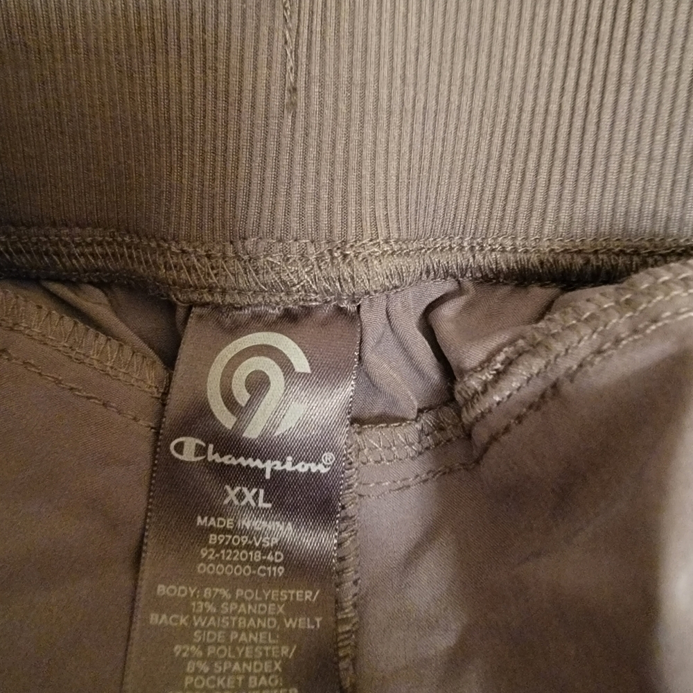 Shorts - Picture 2 of 4